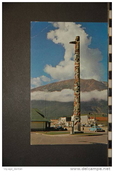 CANADA   The Totem Pole Near The Canadian Depot At Jasper 1922 - Jasper