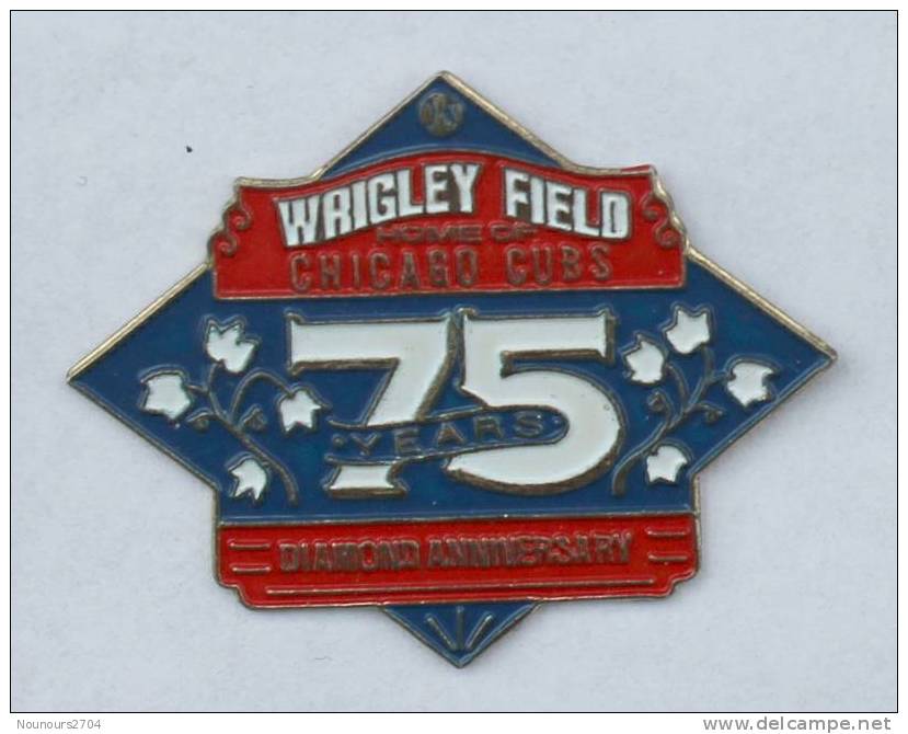 Pin's CHICAGO - 75° Anniversaire Du WRIGLEY FIELD - Terrain De Base Ball - CP&amp;D  - C132 - Baseball