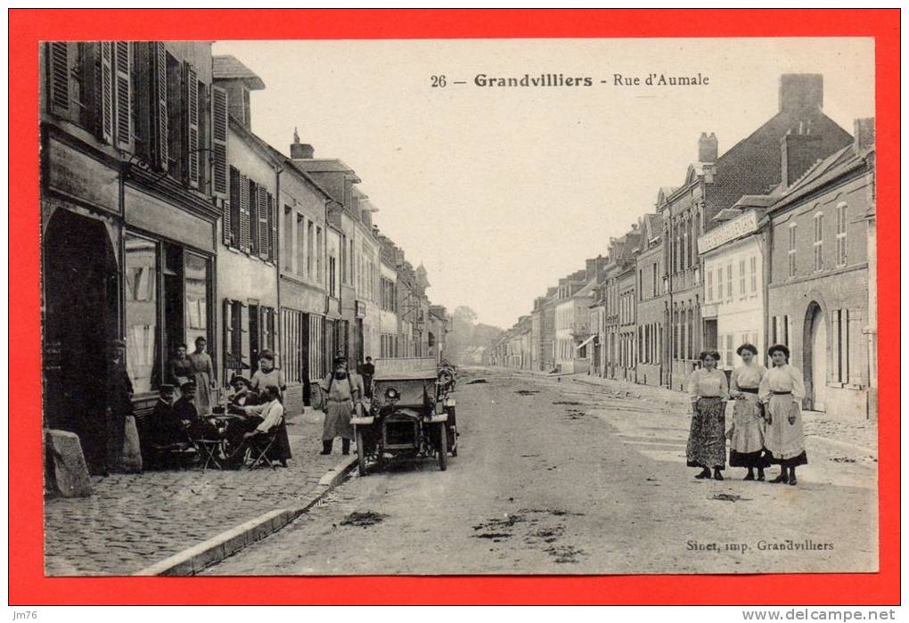 GRANDVILLIERS - Rue D'Aumale. (Très Belle Animation, Automobile) - Grandvilliers