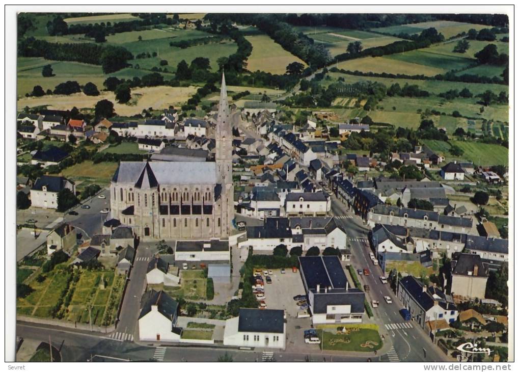 CARQUEFOU  - Vue Aérienne. L'Eglise Et Le Centre Du Bourg.  . CPM . - Carquefou