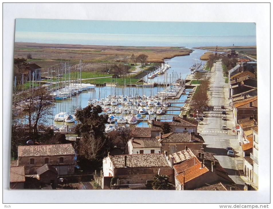 CPM 17  Charente Maritime - MORTAGNE SUR GIRONDE - Le Port Pris De La Falaise Et Le Chenal Vers La Gironde - Autres & Non Classés