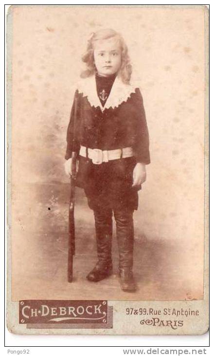 Photographie1908, Original D´un Enfant En Tenue Semi-militaire, Dentelles  Et Fusil  (14.23) - Autres & Non Classés