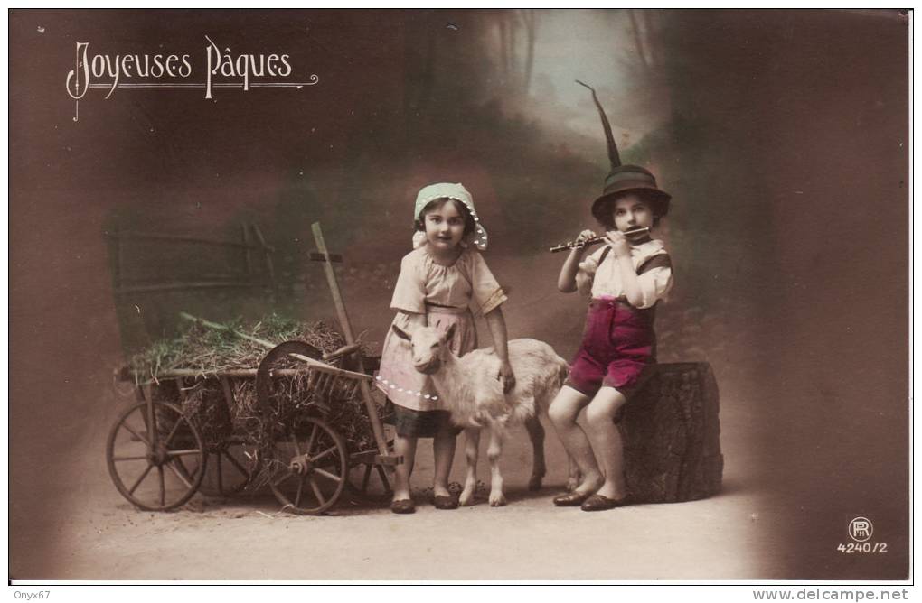 Carte Postale Fantaisie JOYEUSES PAQUES - Garçon-Fille-Charette Avec CHEVRE - - Grupo De Niños Y Familias