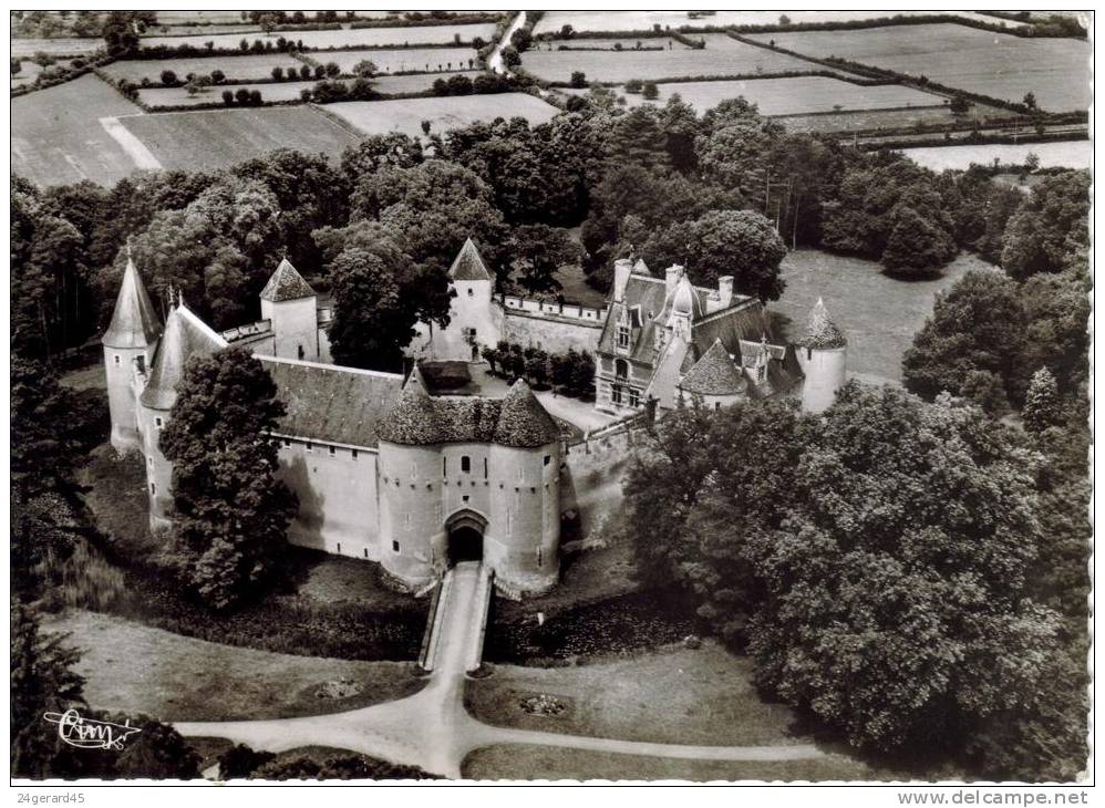 CPSM AINAY LE VIEIL (Cher) - Vue Aérienne : Le Château - Ainay-le-Vieil