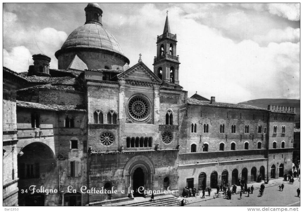 Bellissima   Cartolina   Anni 60       "  Foligno  - La Cattedrale E Le Canoniche  " - Foligno