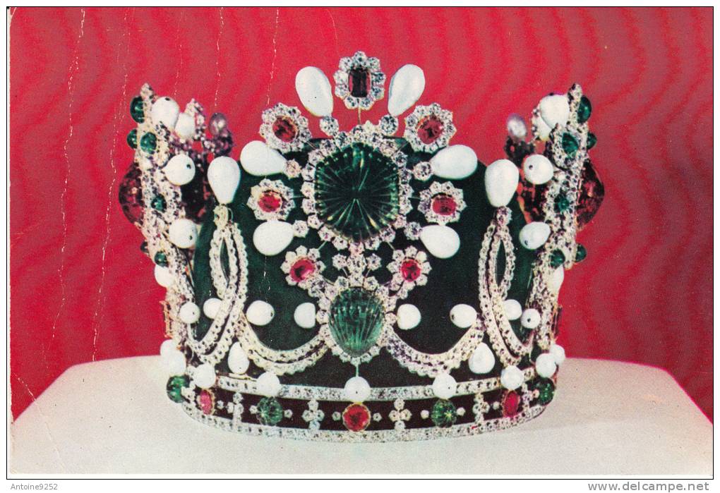 Empress Farah´s Crown - From The Collection Of The Crown Jewels At The Bank Markazi, Tehran - Iran