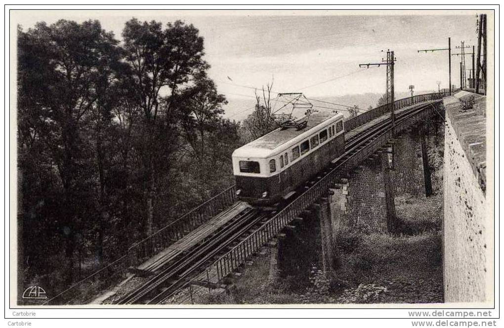 52-LANGRES- Cpsm-(Automotrice ) Crémaillère Sur Le Grand Pont - Langres