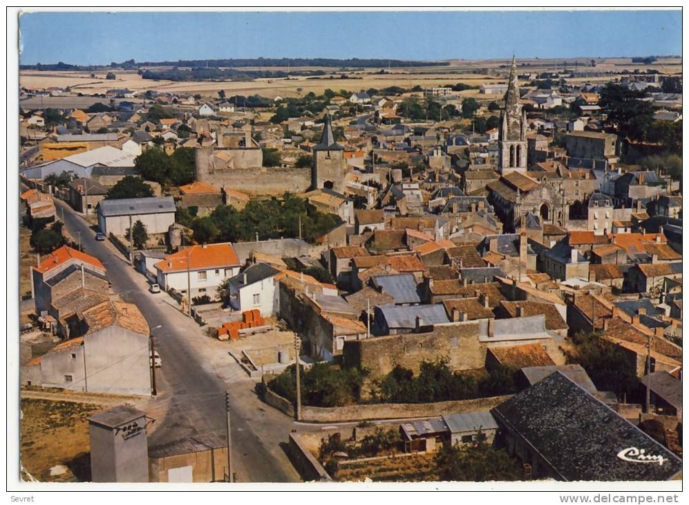 AIRVAULT. - Vue Aérienne.  CPM - Airvault