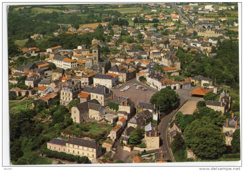 ARGENTON CHATEAU. - Vue Aérienne.  CPM - Argenton Chateau