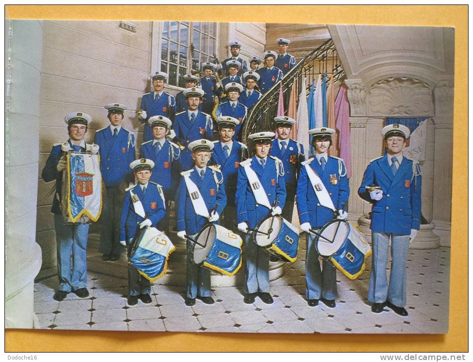 GONESSE - FANFARE ET MAJORETTES "Les Bleuets De Gonesse" 1977 (Double Carte) - Hall De L'Hôtel De Ville - Gonesse