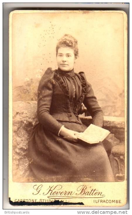 CDV Card - Lady - Photographer C. Kevern Batten, Capstone Studio, Ilframcombe - Old (before 1900)