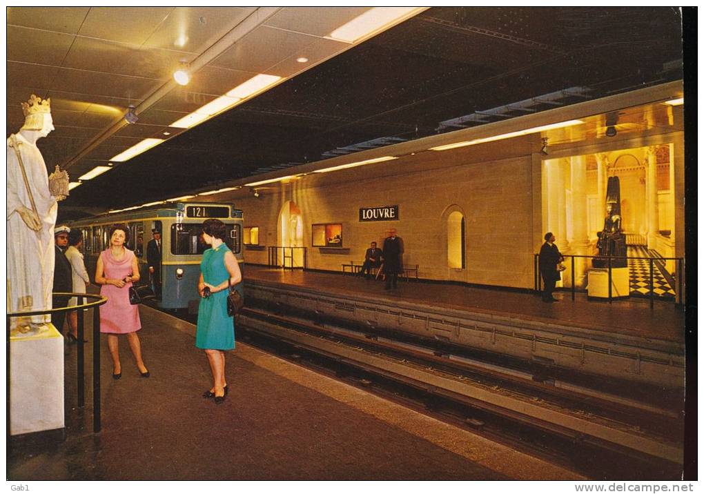 75 --- Un Musee Dans Le Metro De Paris : Les Nouveaux Amenagements De La Station " Louvre " ( Ligne N° 1 ) - Métro