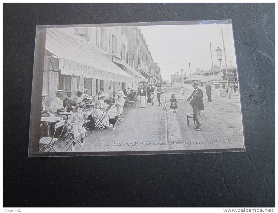 Luc Sur Mer Calvados (14 )rue De La Mer Terrasse De L'hôtel Des Familles Musicien Ambulant Guitare Carte Postale Animée - Luc Sur Mer