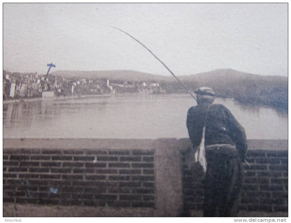 CPA&mdash;&gt;Tonneins (Lot-et-Garonne ) Région Aquitaine.un Pêcheur à La Ligne Sur Le Pont (écornure) - Tonneins