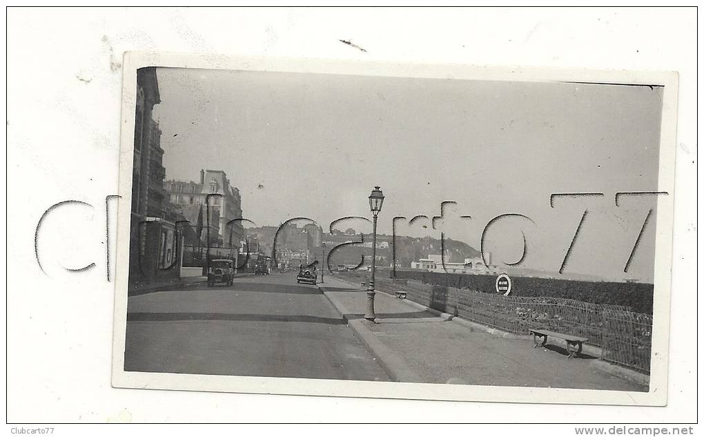 Dieppe (76) : La Promenade Le Long De La Mer En 1930 (animée) PHOTOGRAPHIE RARE. - Autres & Non Classés