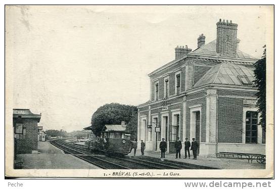 N°29182 -cpa Bréval -la Gare- - Gares - Avec Trains