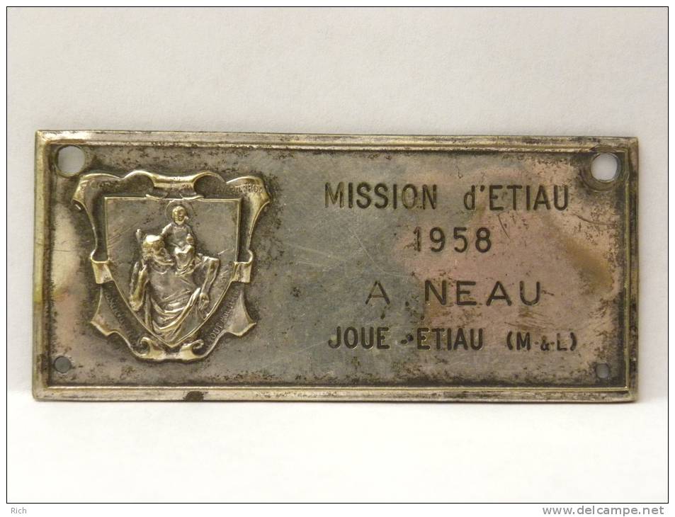 Plaque Métal 7,3 X 3,2 Cm - 49 Maine Et Loire, Mission D'Etiau 1958, A NEAU, Joué Etiau, Gonnord Valanjou - Altri & Non Classificati