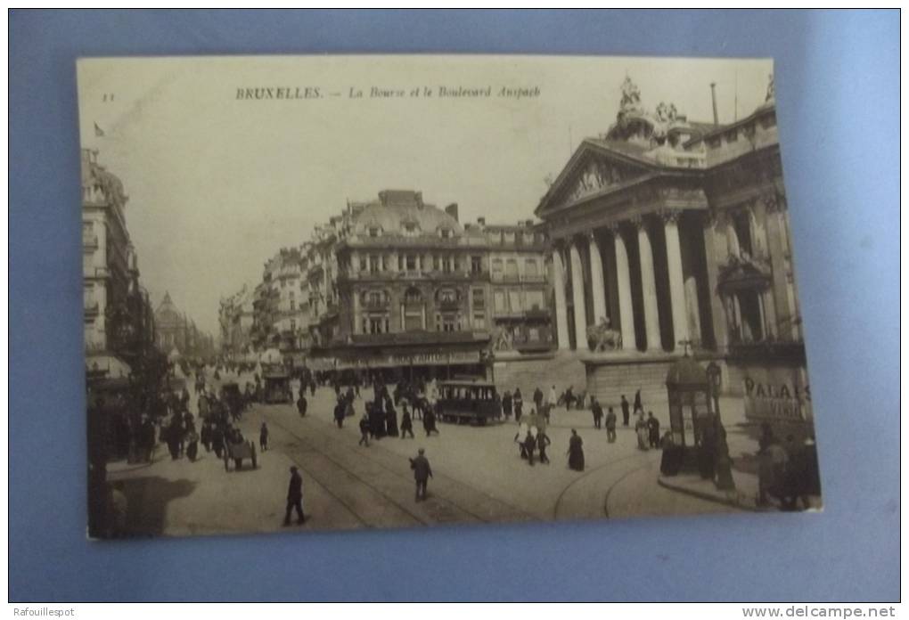 Cp  Bruxelles La Bourse Et Le Boulevard Anspach - Lanen, Boulevards