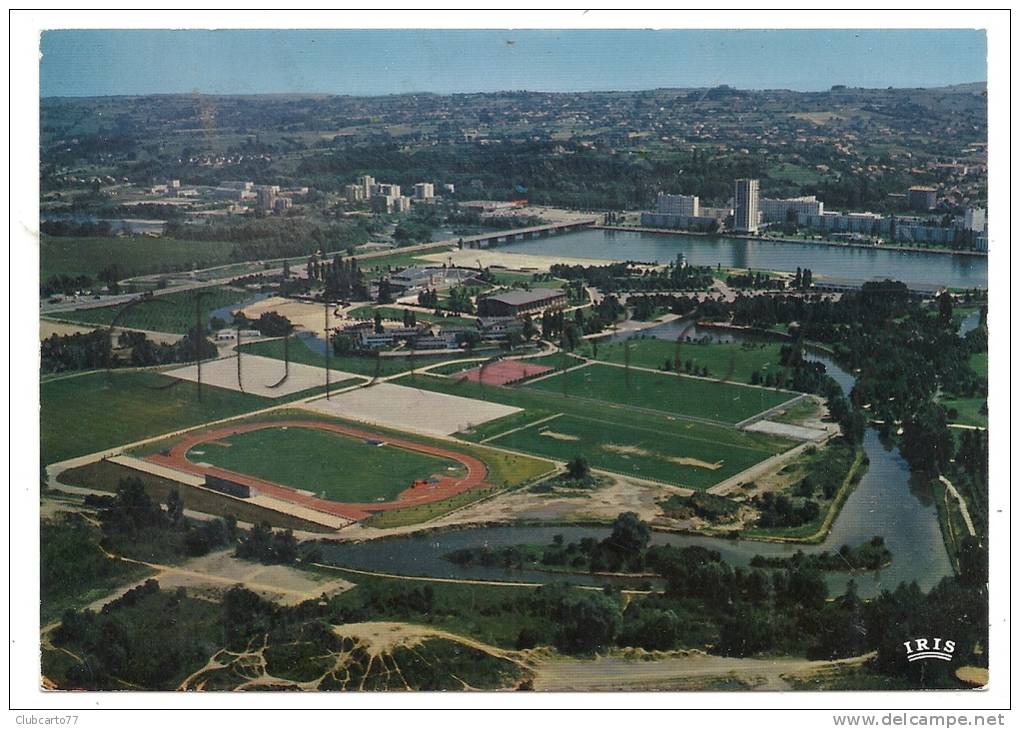 Vichy (03) : Vue Aérienne Sur Le Quartier Du Parc Omnissport En 1974 (animé). - Vichy