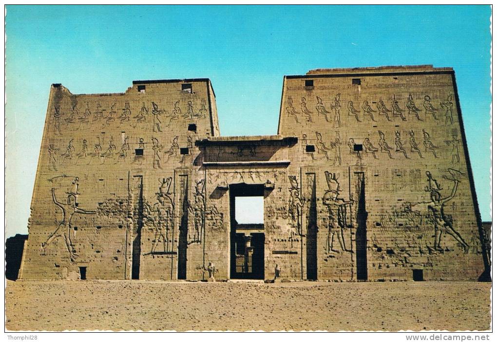 EDFU / EDFOU - Great Pylon Of Horus Temple / Le Grand Pylône Du Temple D'Horus - Circulée En 1971 - Edfou