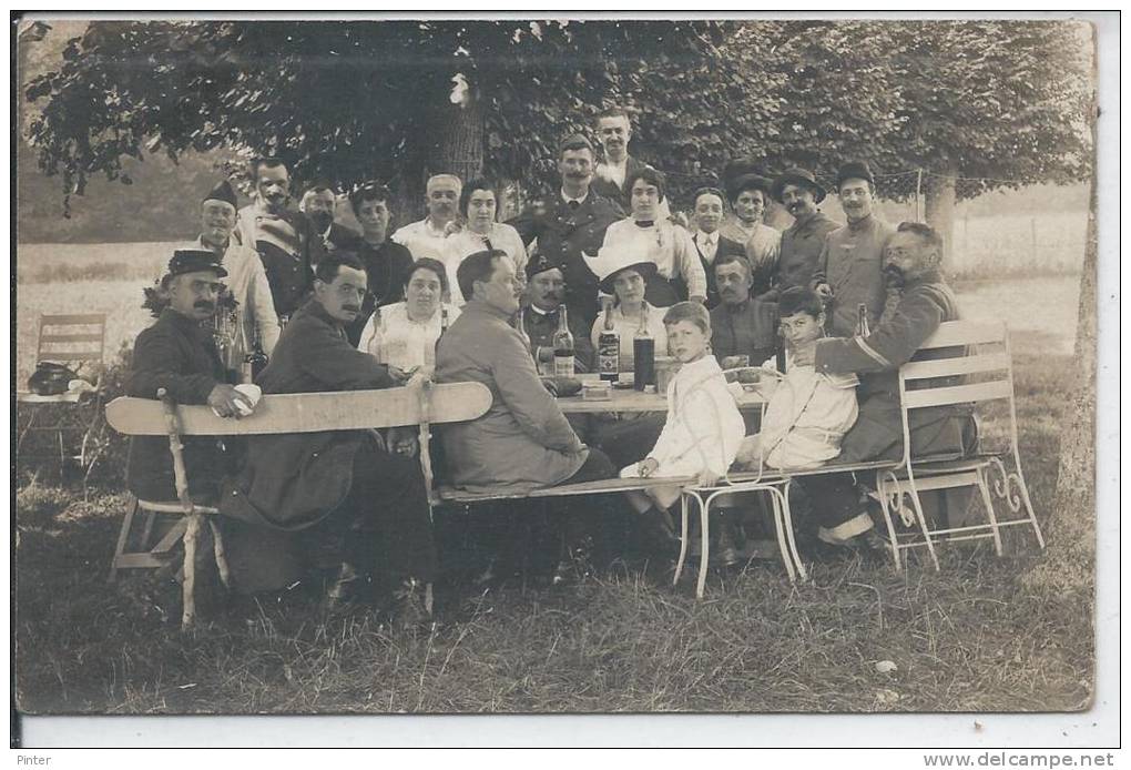 MAROLLES EN BRIE - Groupe De Personnes, Soldats - CARTE PHOTO - Marolles En Brie