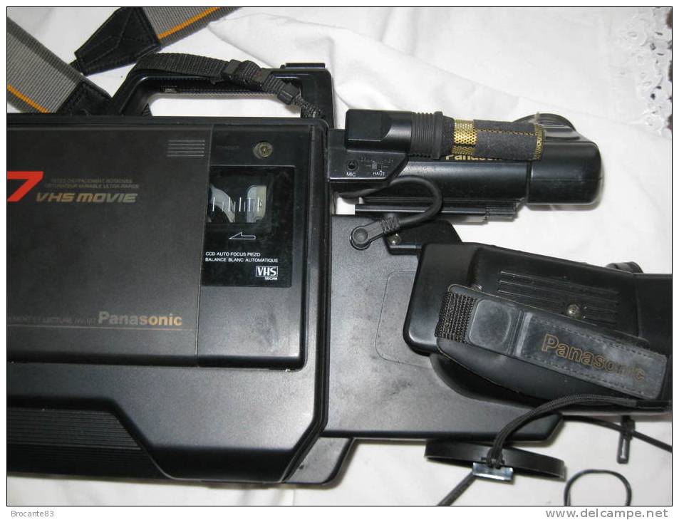 CAMESCOPE VHS PANASONIC M7 AVEC VALISE CHARGUEUR 3 BATTERIE - Fototoestellen