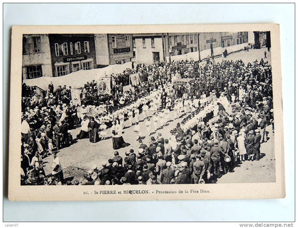 Carte Postale Ancienne : SAINT-PIERRE ET MIQUELON : Procession De La Fête Dieu - Saint-Pierre-et-Miquelon