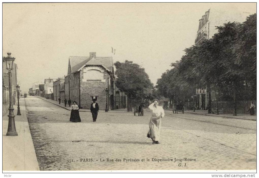 CPA (PARIS 20e) La Rue,des Pyrenees Et Le Dispensaire Jouy Rouve - Paris (20)