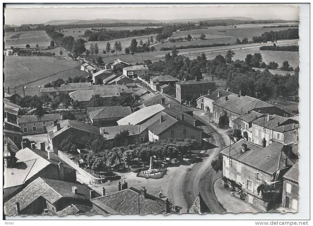 BULGNEVILLE - La Place Du Monument - Bulgneville