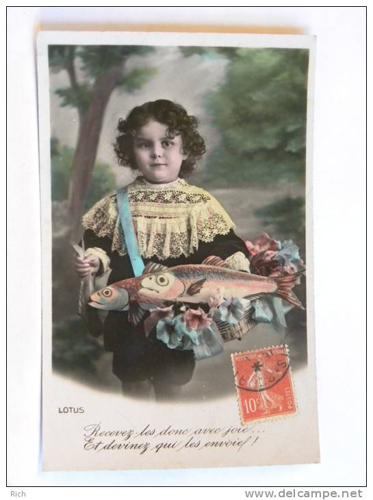 CPA Fantaisie - 4 Cartes Enfant - Fillette - Garçon (fleurs, Poissons, Couronne Cheveux) - Sammlungen, Lose & Serien