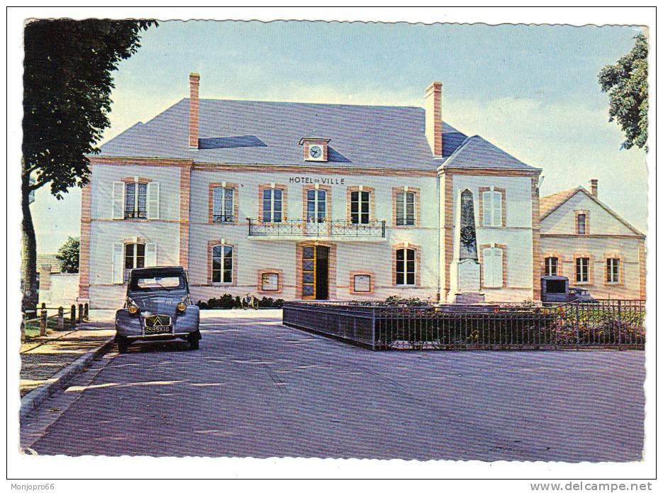 CPM D Argent Sur Sauldre   Hôtel De Ville Et Une Magnifique 2CV - Argent-sur-Sauldre