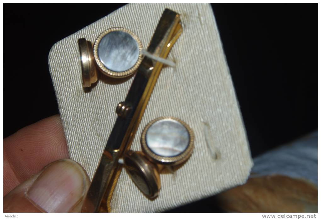 BOUTONS De Manchette MURAT PARIS NACRE Et  EPINGLE à CRAVATE Plaqué OR - Cuff Links & Studs