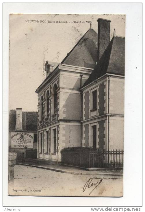 CPA  37 :  NEUVY LE ROI     Hotel De Ville Avec Pub Au Boeuf Couronné Et Hotel   1903   A  VOIR  !!!! - Neuvy-le-Roi