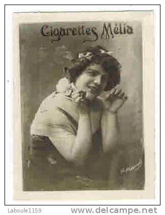 CHROMO EROTIQUE FEMMES PIN UP Cigarettes MELIA Photo Manuel : " Femme Ronde " - Melia