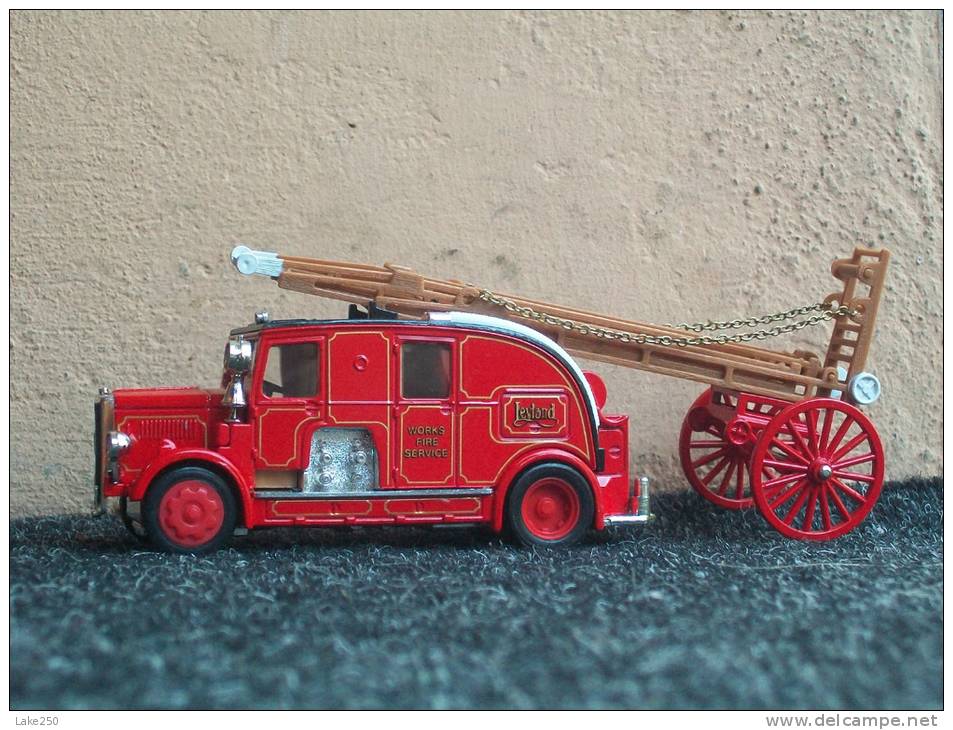 MATCHBOX  YESTERYEAR LEYLAND CUB FIRE ENGINE FK 7 1936 AVEC SA  BOITE  Scala 1/49 - Matchbox