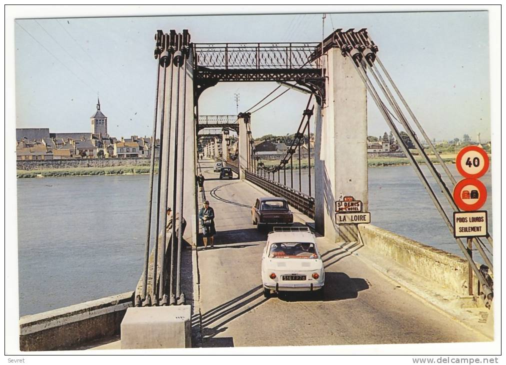 JARGEAU.-  Le Pont Et La Loire. Superbe Cliché . SIMCA 1000 , PEUGEOT 404.  CPM - Jargeau