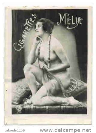 CHROMO EROTIQUE FEMMES  PIN UP Cigarettes MELIA  : " Femme Ronde Aux Seins Nus  " - Melia