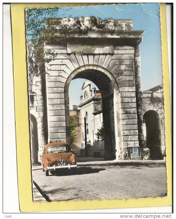 26 DROME   PORTE  SAINT  MARTIN     (  VOITURE     DAUPHINE  ) - PKW