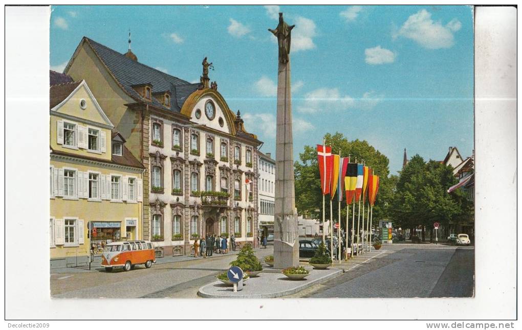 BT1940 Offenburg Rathausplatz Mit Rathaus Und Ursulassaule     2 Scans - Offenburg