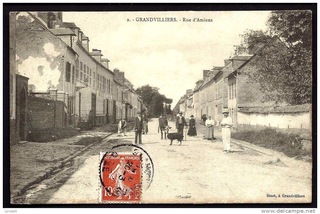 CPA ANCIENNE- FRANCE- GRANDVILLIERS (60)- LA RUE D'AMIENS AVEC TRES BELLE ANIMATION GROS PLAN- VACHE ET CHIEN - Grandvilliers