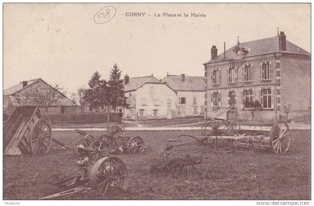 Corny  La Place Et La Mairie - Sonstige & Ohne Zuordnung