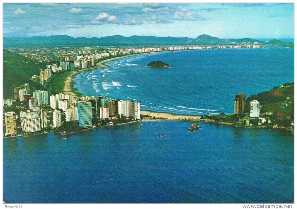SANTOS - Vista Aérea Das Praias / Bird's-eye View Of The Beach / Vue Aérienne Des Plages - Circulée En 1975, 2 Scans - Autres