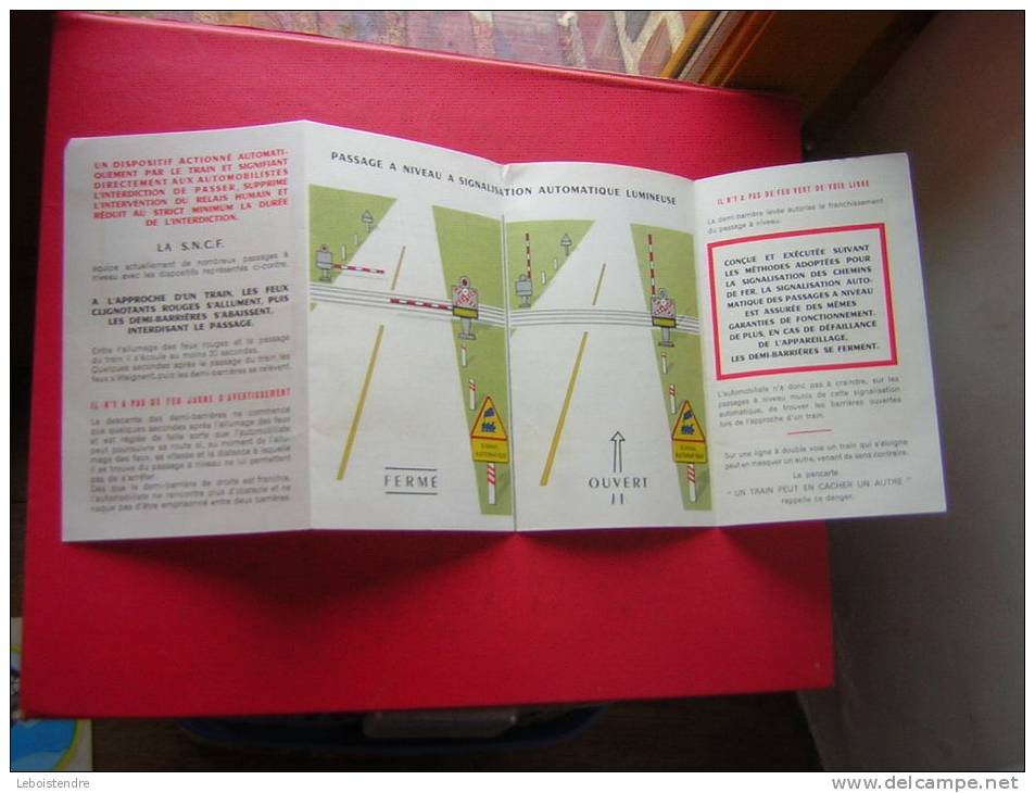 BROCHURE 4 VOLETS SNCF  LES PASSAGES A NIVEAU MODERNES - Autres & Non Classés