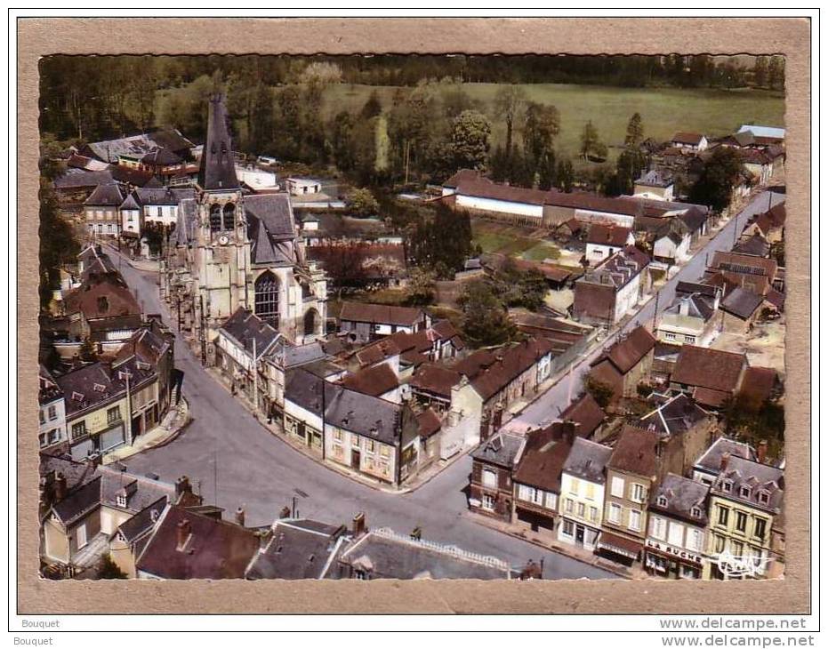 SOMME- CPSM - CONTY - VUE AERIENNE -  Place Charles De Gaulle - éditeur COMBIER - Conty