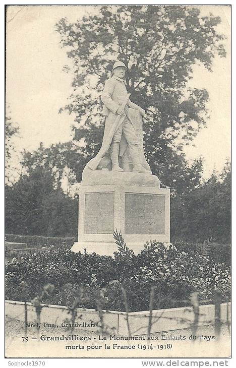 PICARDIE - 60 - OISE - GRANDVILLIERS - Le Monuent Aux Enfants Du Pays Morts Pour La France - Grandvilliers