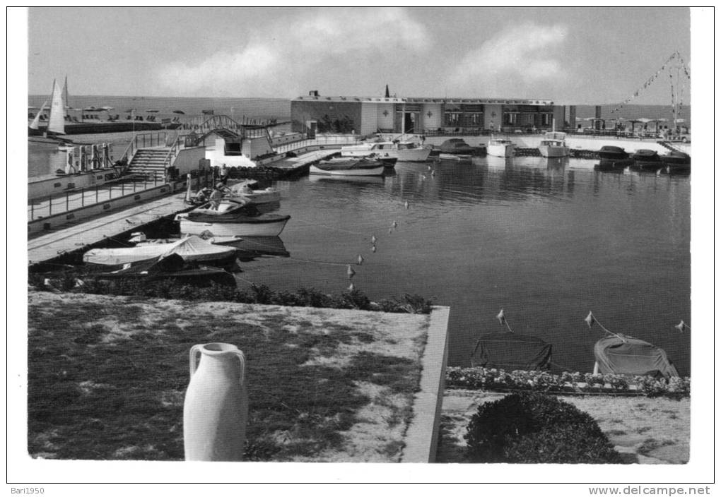 Bellissima Cartolina Anni 60 " MARINA DI MASSA - Darsena Del Cinquale  " - Massa