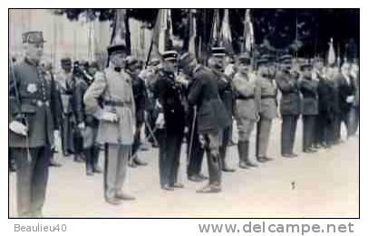 SUPERBE CLICHÉ D'UNE REMISE DE DÉCORATIONS PAR LE MARÉCHAL PÉTAIN EN CHARENTE - Guerre, Militaire