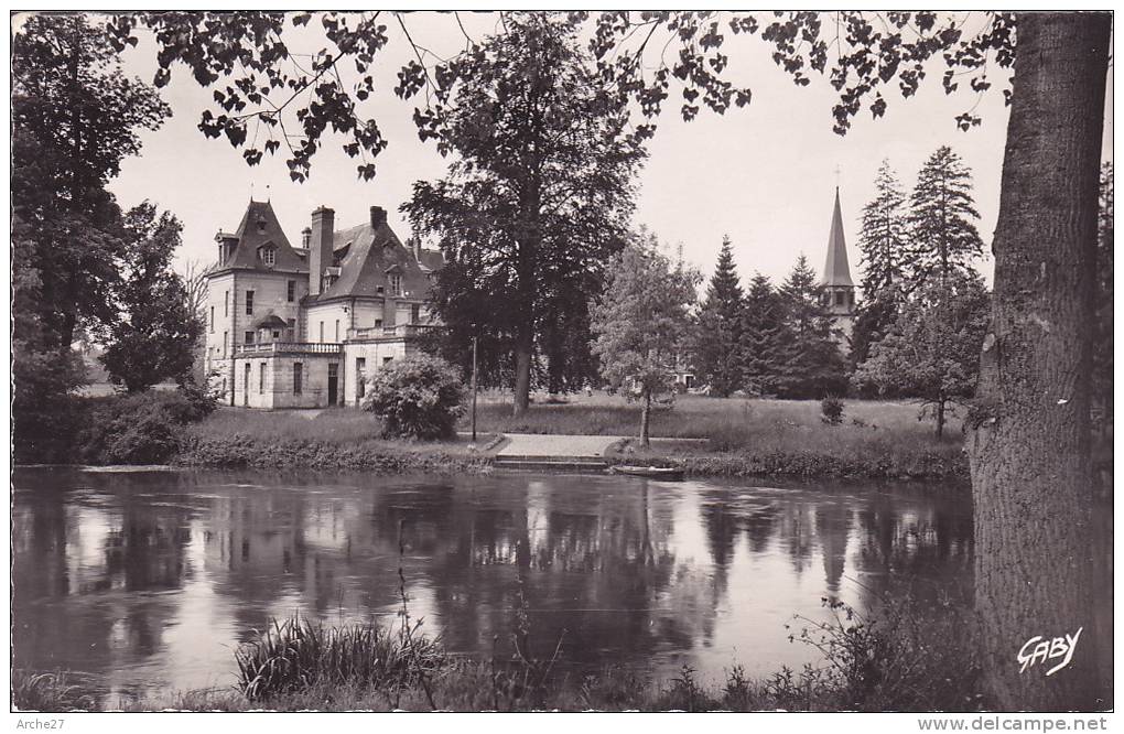 CPA - CPSM - 27 - ACQUIGNY - Le Château Et L'étang - 3 - Acquigny