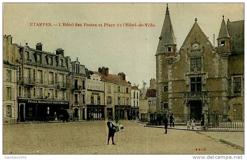 CPA   -ETAMPES   - L ' HOTEL DES POSTES   ET PLACE DE L 'HOTEL DE VILLE      Animée   L863 - Etampes