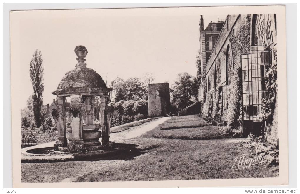 CHATILLON COLIGNY - LE CHATEAU - LE PUITS SCULPTE PAR JEAN GOUJON ET LA TOUR DU PHYSICIEN A.C. BECQUEREL - Chatillon Coligny